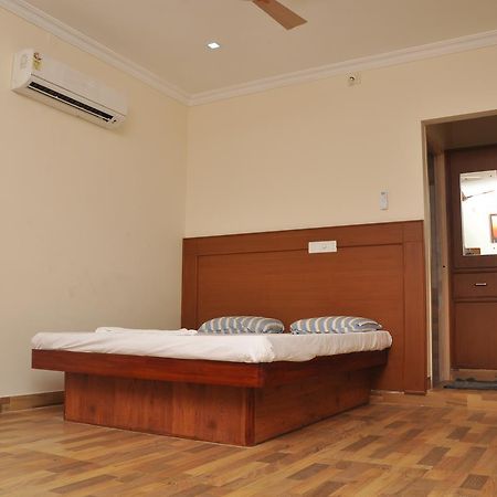 Altis Lodge Erode Exterior foto