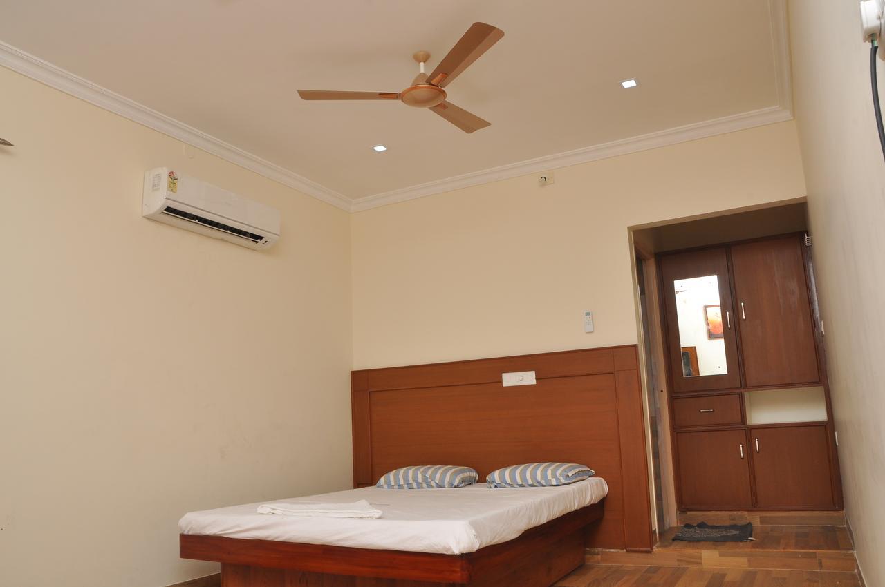 Altis Lodge Erode Exterior foto