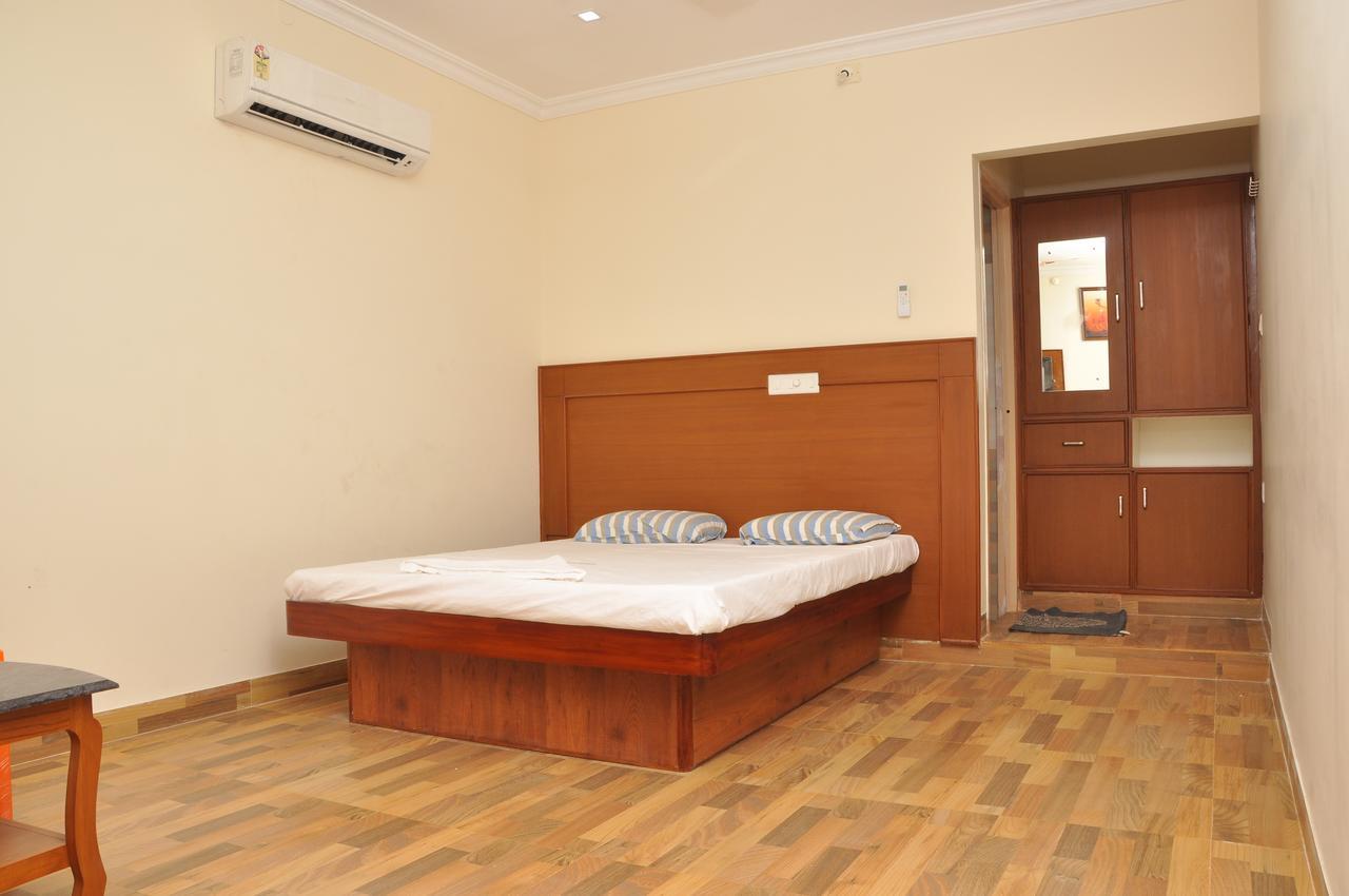 Altis Lodge Erode Exterior foto